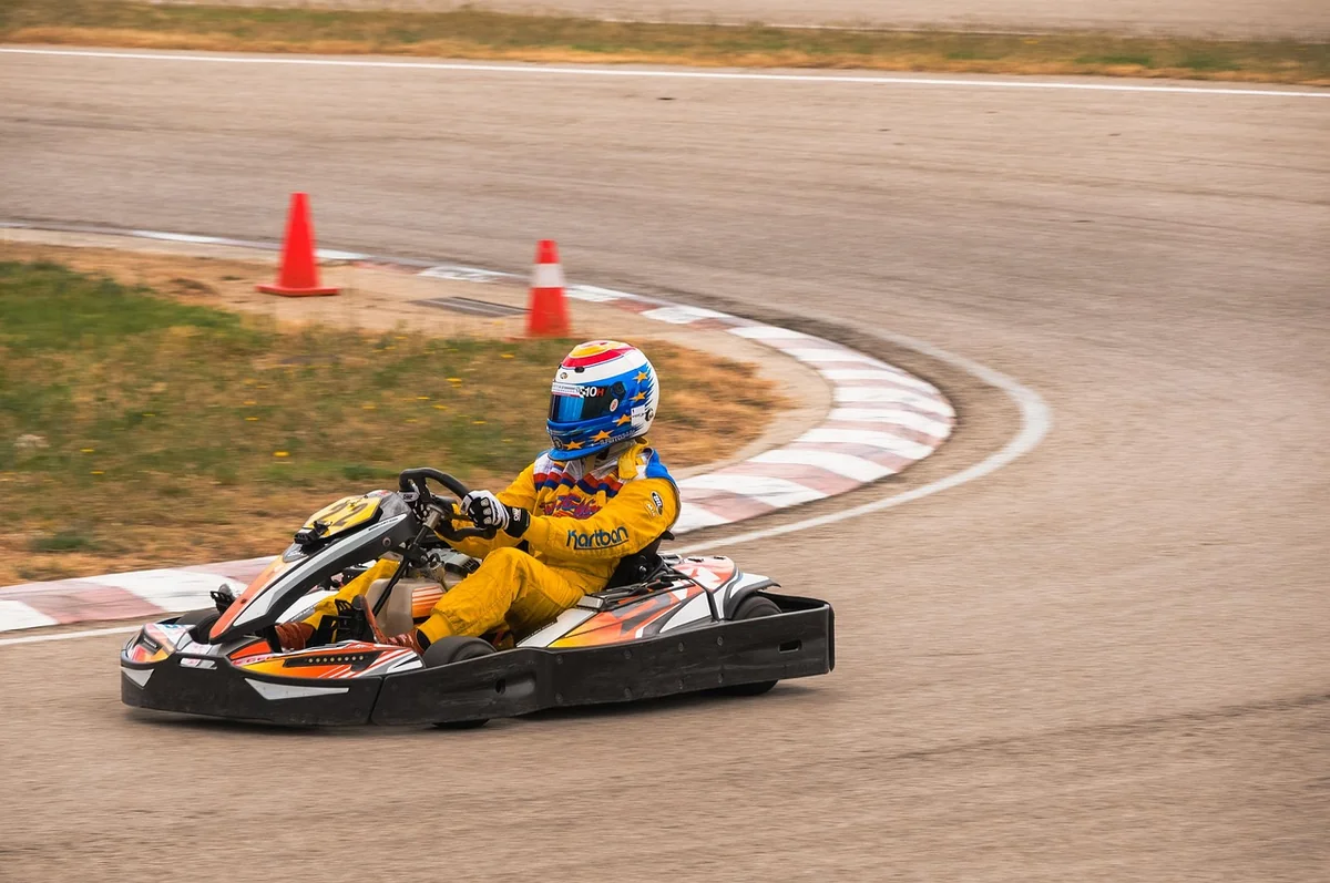 Boostez votre karting en 2026 : techniques de conduite pour des performances optimales